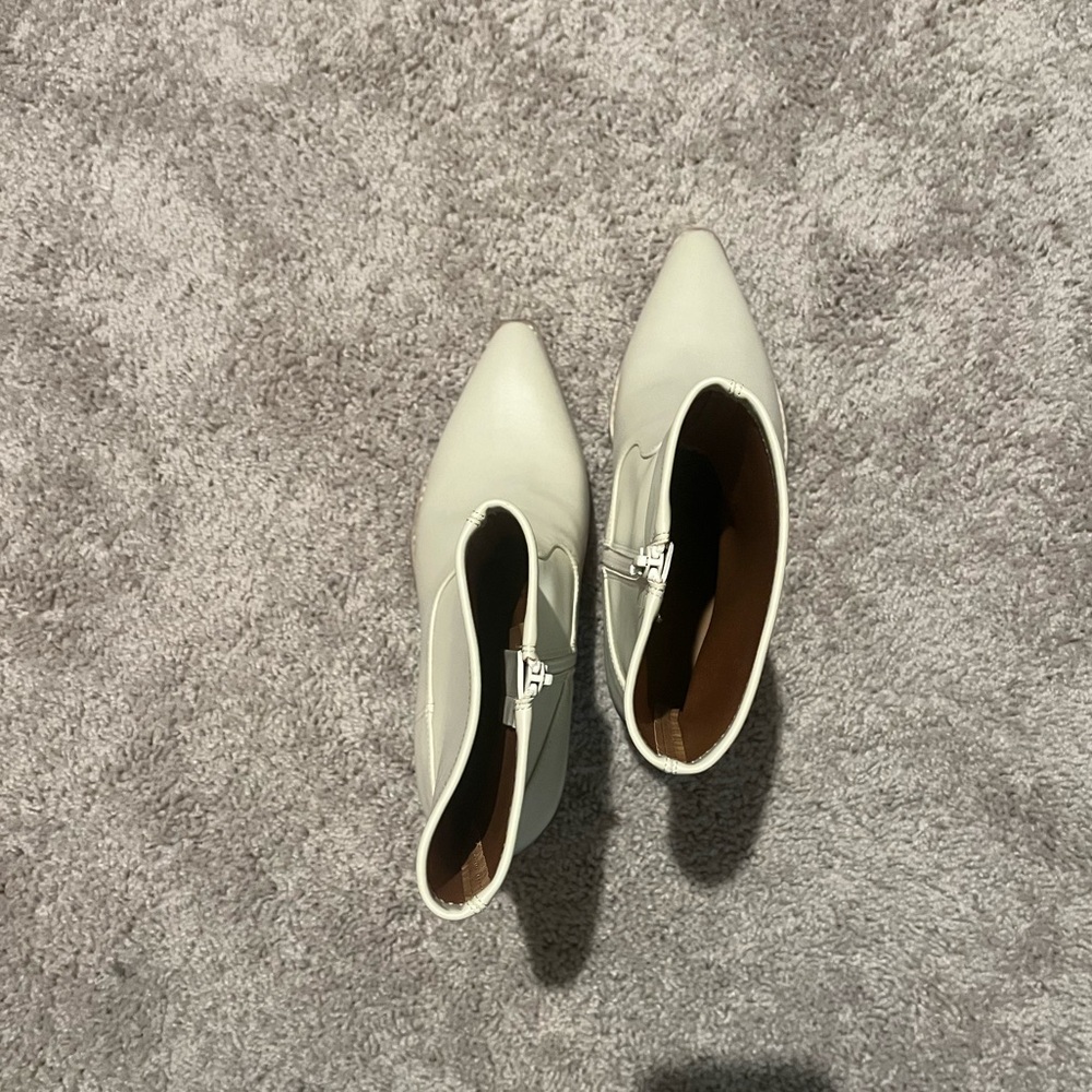 NWOT Women's Aubree Ankle Boots - Universal Thread Off-White Size 10 - Picture 2 of 7